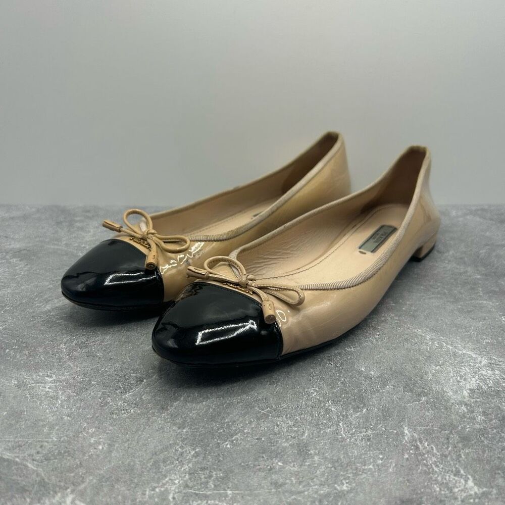 Prada Beige Black Leather Ballet Flats Slip On Size 39.5 Bow Accent Cap Toe